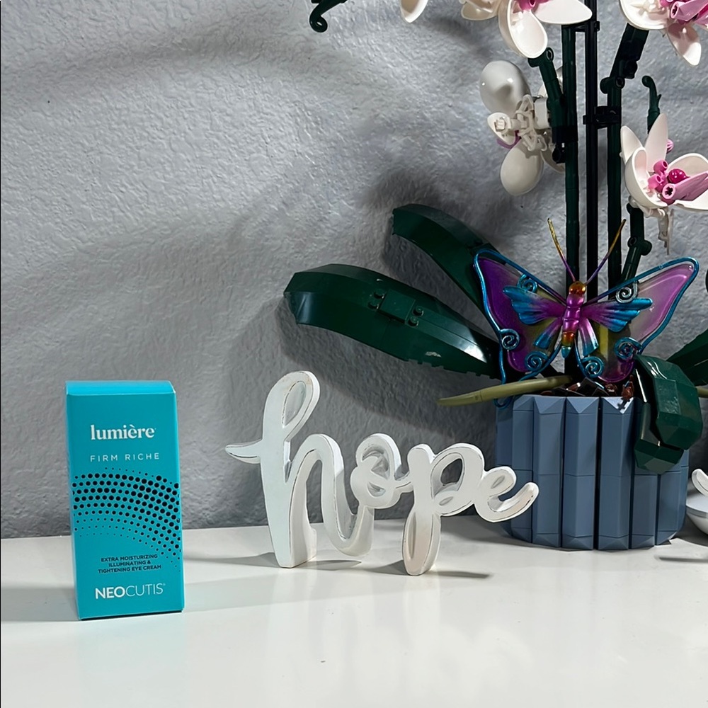 Neocutis Lumiere Firm Riche Moisturizer - Teal